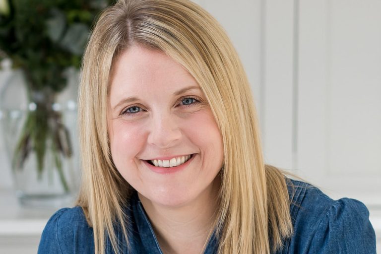 8000-2026-03-HEADSHOT PHOTOGRAPHER Headshot photographer in Bromley