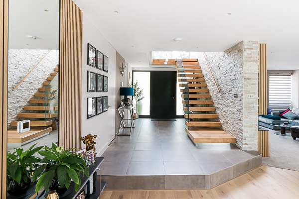 Property photography of new build house for GT Osborne Builders-53(600x400) Landscape photo of interior hallway of large open plan house